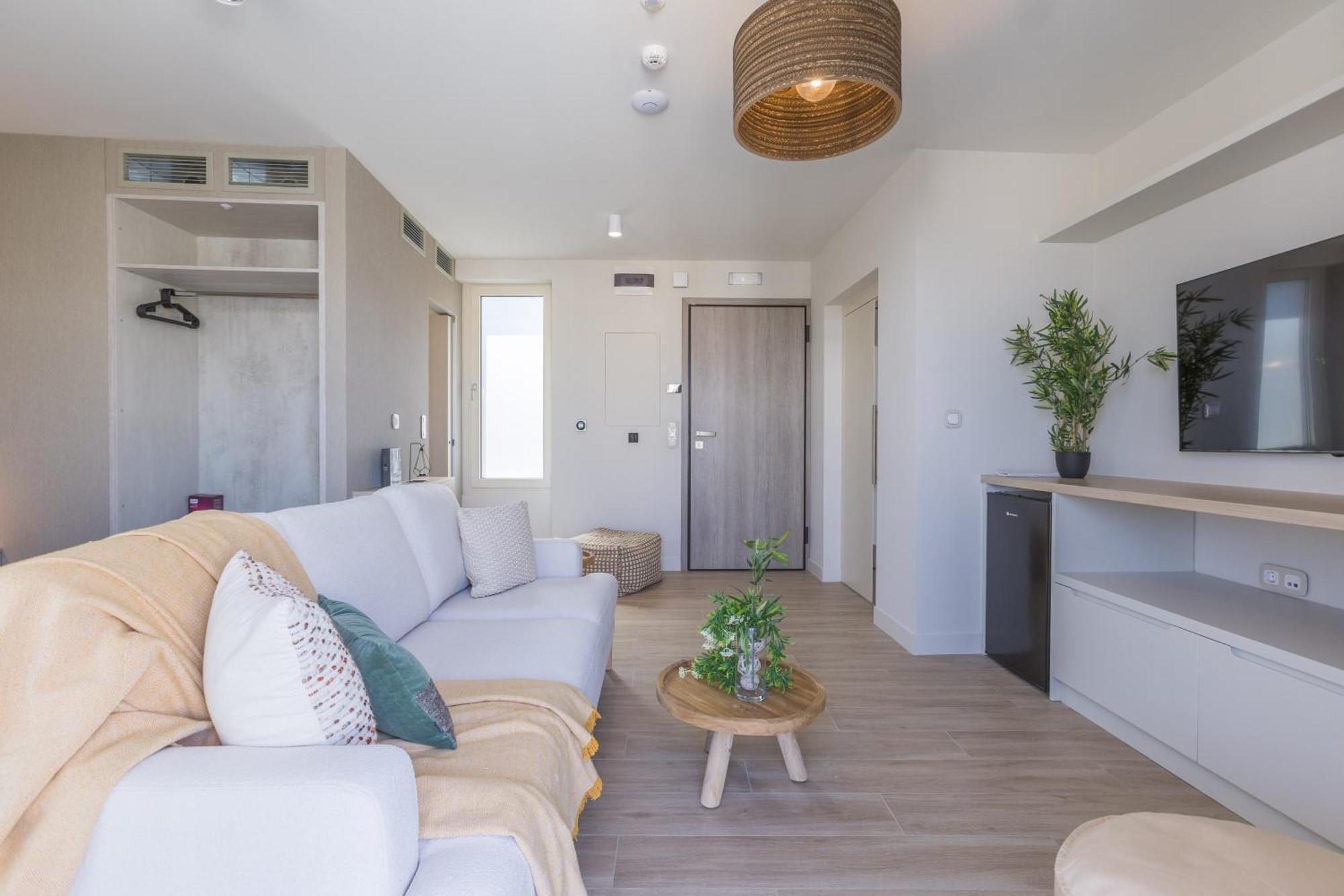 The Mediterranean Suites Pireus Zewnętrze zdjęcie